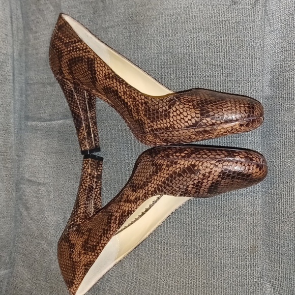 Oscar de la Renta snakeskin heels, sz 8, like new, never worn - Picture 2 of 7